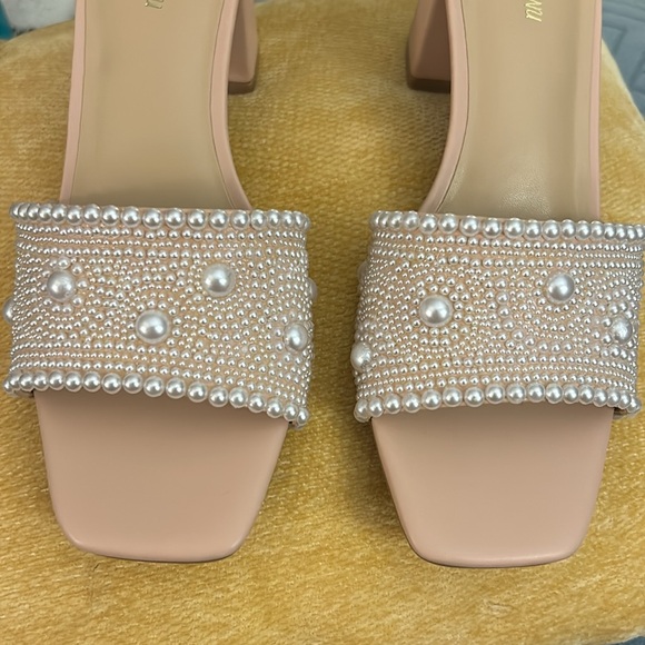 Pearl covered block heel sandals - Picture 3 of 7